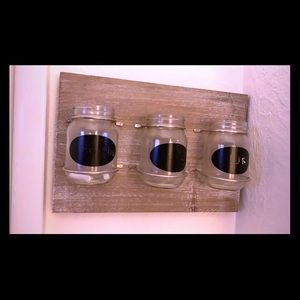 Makeup brushes holder